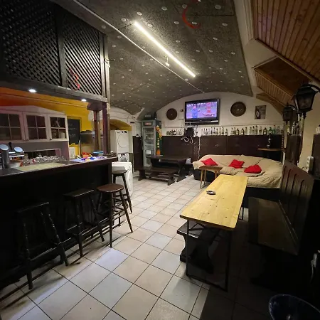 Whole Basemenet Former Pub4 Stag Do/hen Party Appartement