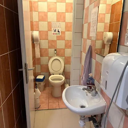 Appartement Whole Basemenet Former Pub4 Stag Do/hen Party Budapest