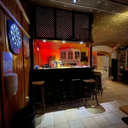 Whole Basemenet Former Pub4 Stag Do/hen Party شقة بودابست