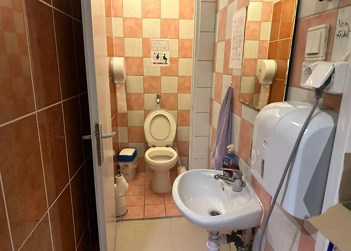 Appartement Whole Basemenet Former Pub4 Stag Do/hen Party Budapest
