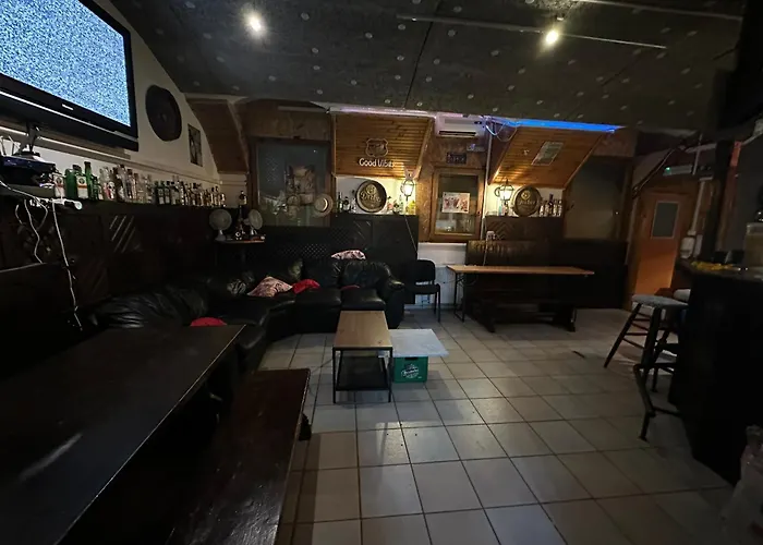 Whole Basemenet Former Pub4 Stag Do/hen Party Appartement Budapest