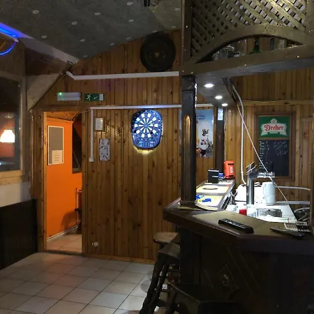 Апартаменты Whole Basemenet Former Pub4 Stag Do/hen Party